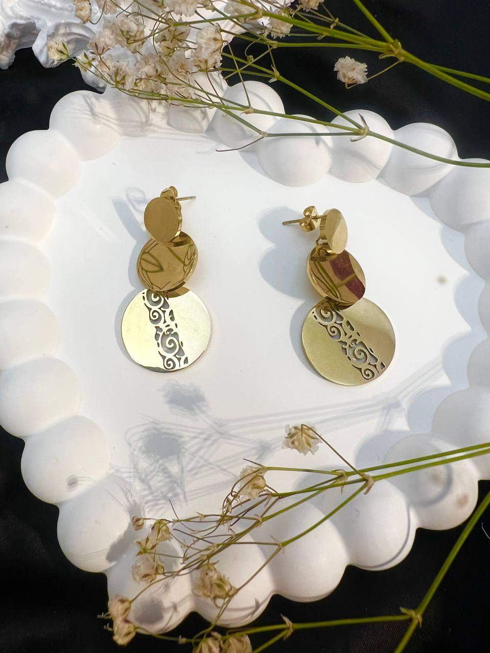 Kolczyki ze stali z blaszkami modne