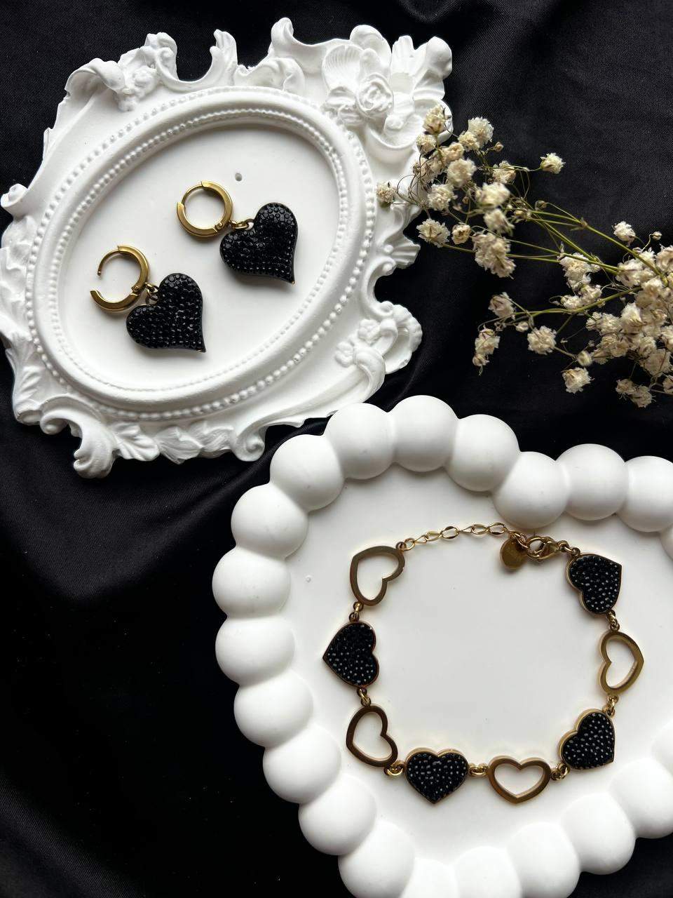 Komplet ze stali z czarnym serduszkiem