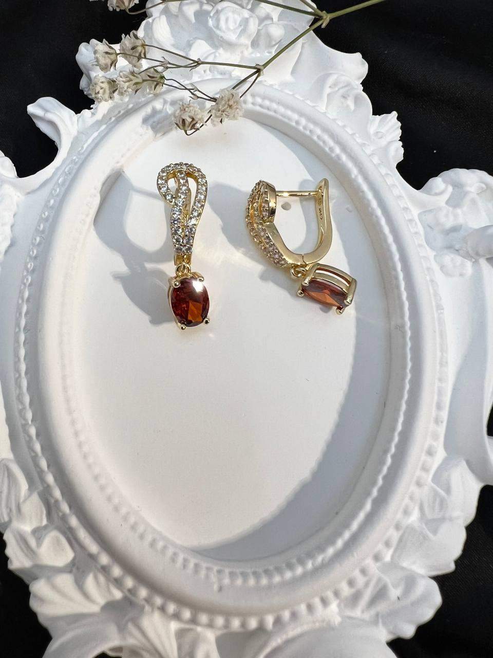 Kolczyki ze stali z kolorowym kamieniem