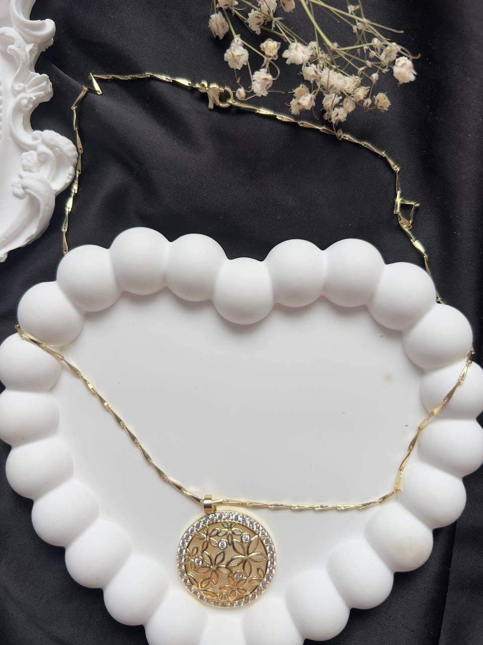 Naszyjnik ze stali „Kwiatowy Blask” z cyrkonią