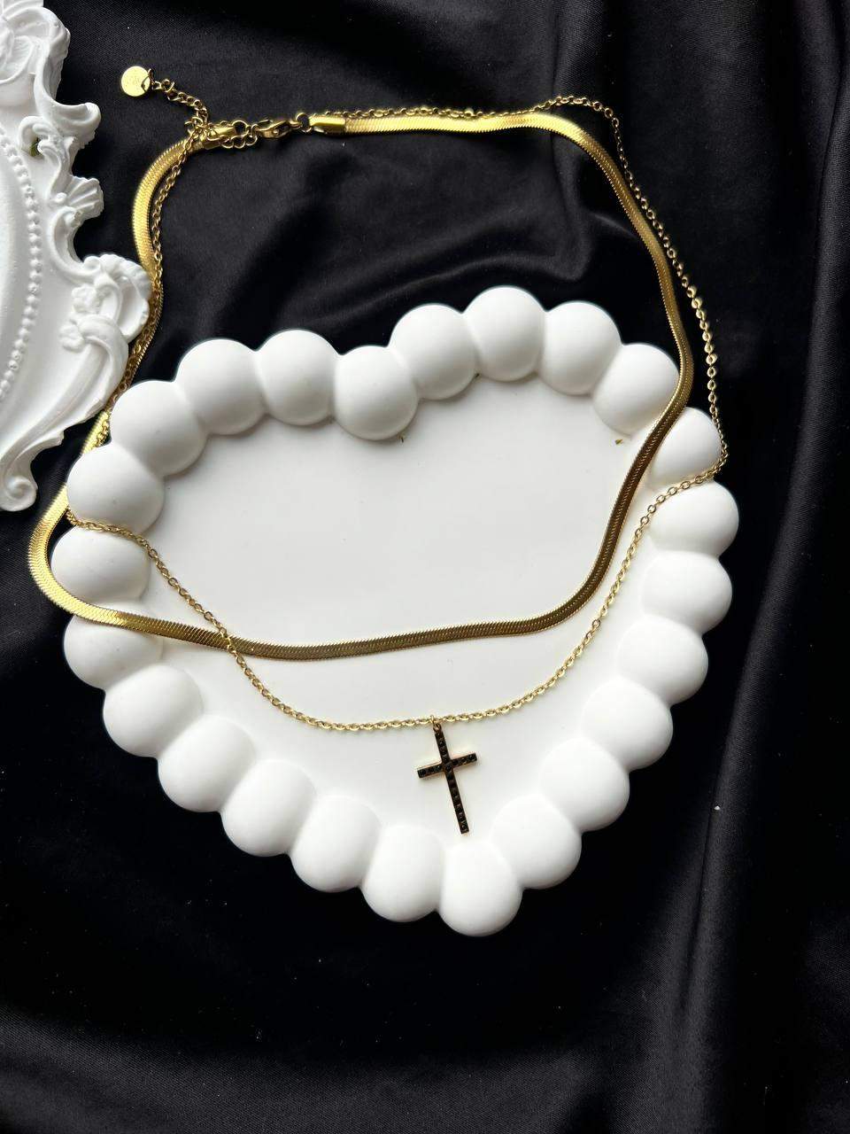 Naszyjnik ze stali z małym krzyżykiem