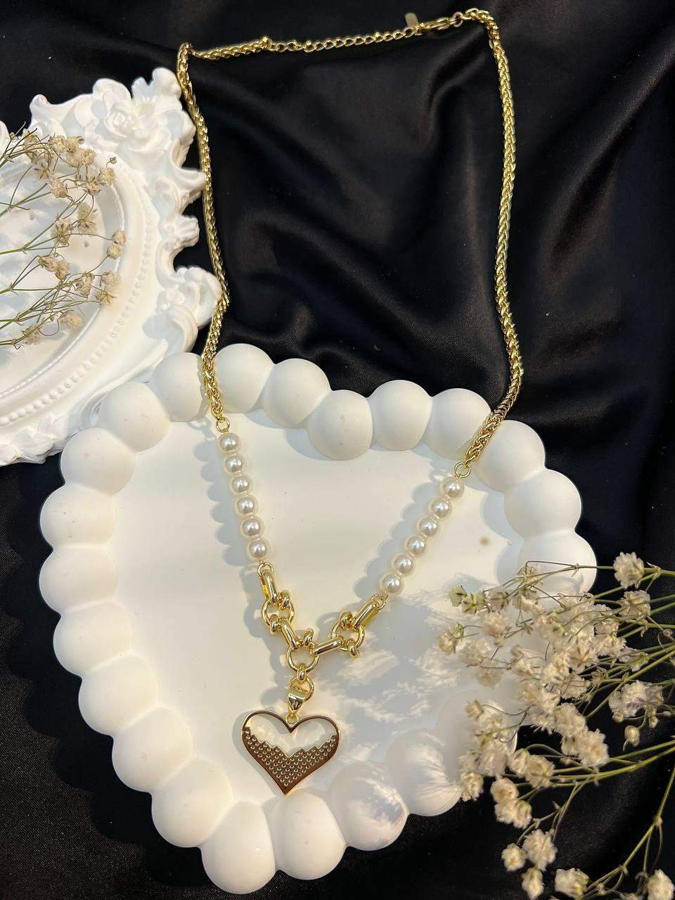 Naszyjnik ze stali „Romantyczne Serce” z perłami