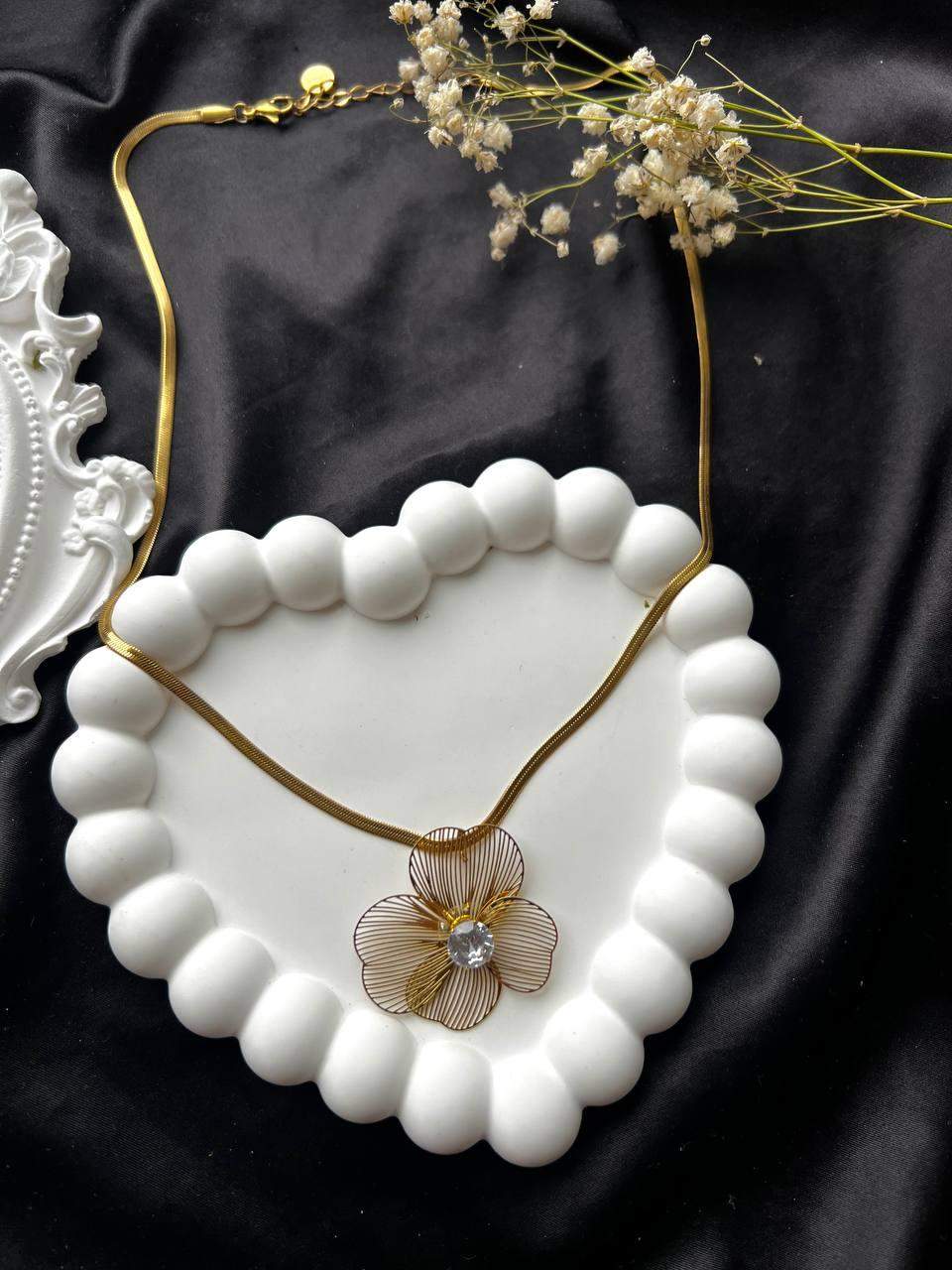 Naszyjnik ze stali „Kwiat Blasku” z cyrkoniem